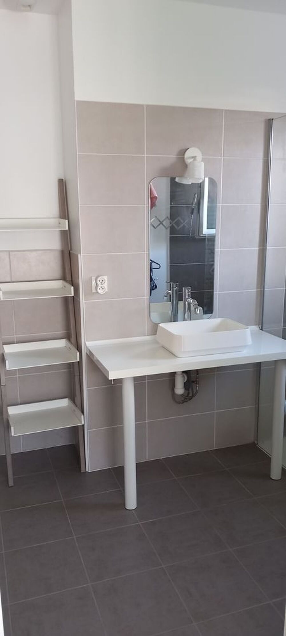 Mobilier et sanitaire salle d'eau Meubles