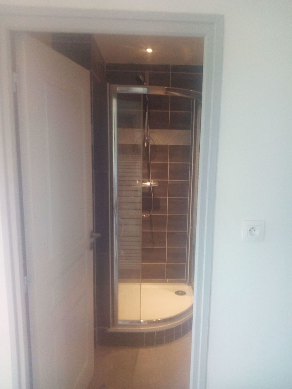 Location Chambre chambre meublée dans appartement F4 Grenoble