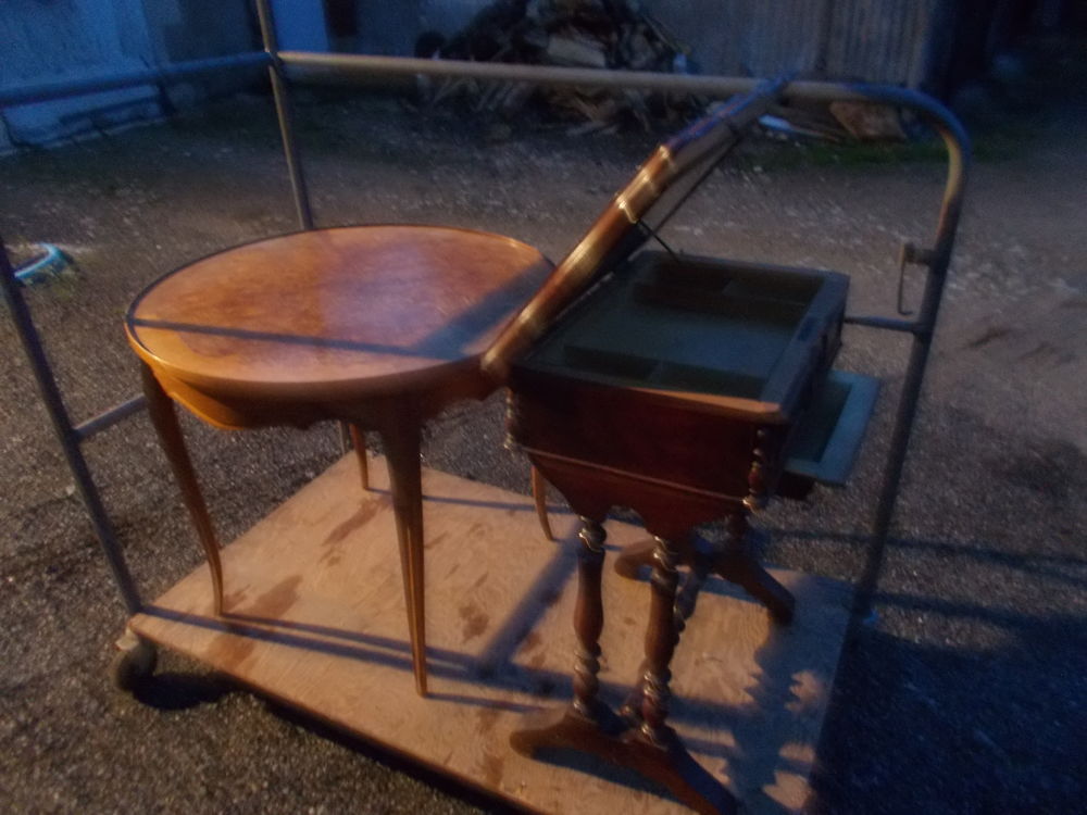 table travailleuse d'acajou pi&eacute;tement faire prix Meubles