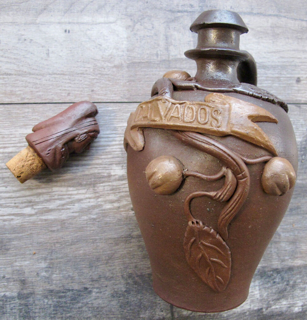 Bouteille en gr&egrave;s de Calvados Cuisine