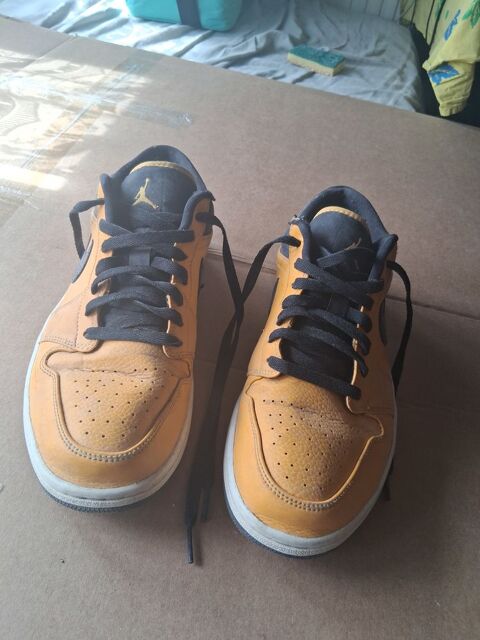 
Baskets Nike Air Jordan 1 Low ? University Gold / Navy Neuilly-sur-Seine (92)