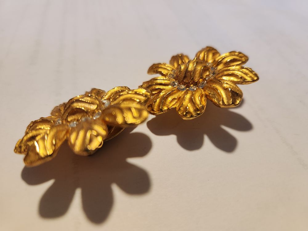 BO Clip fleur Dor&eacute;e Strass LANVIN Bijoux et montres