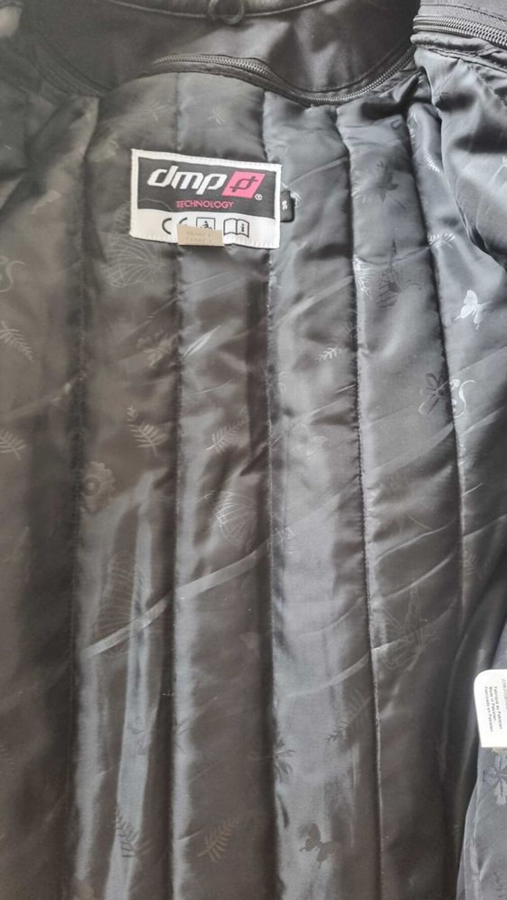 Un lot de tenue de moto femme Sports