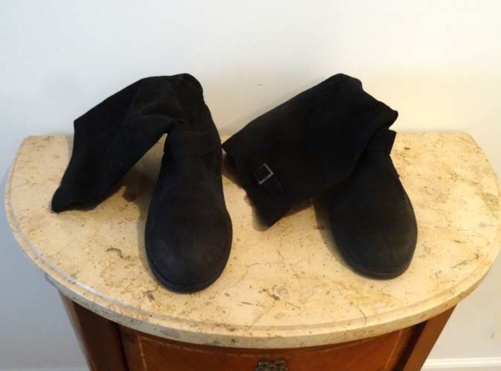 Bottes femme en cuir, couleur noire, p 37, talons plats, TBE Chaussures
