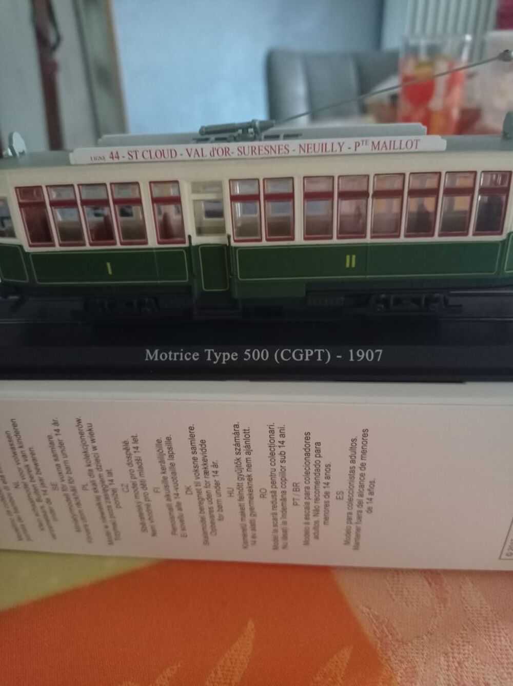2 Trains miniature avec 2 casette vid&eacute;o 