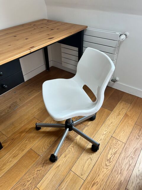 Chaise de bureau  roulettes 25 Paris 17 (75)