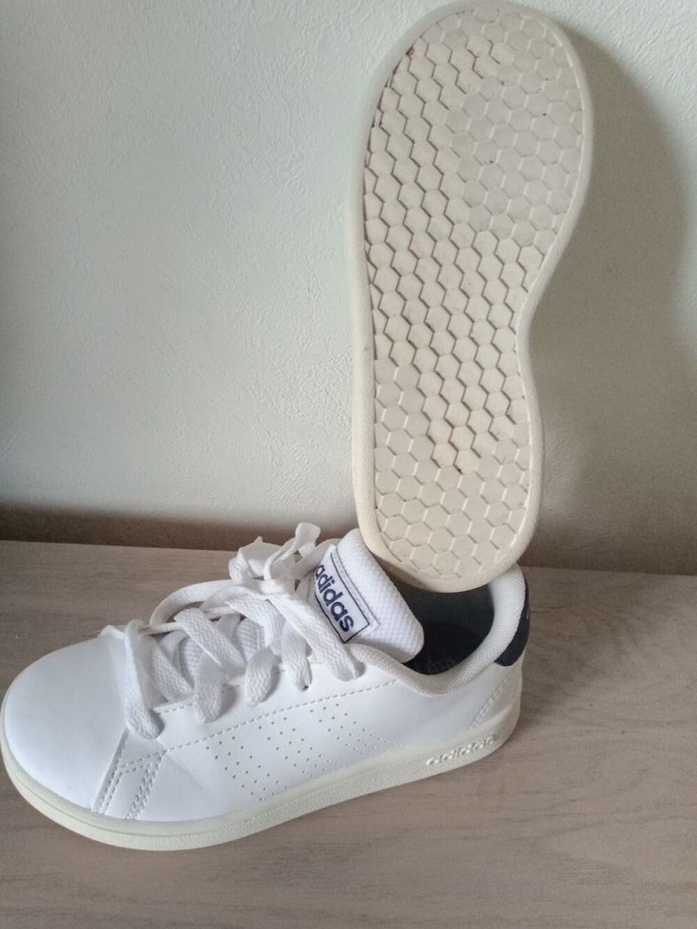 Baskets Adidas , enfant , pointure 28 
Chaussures enfants