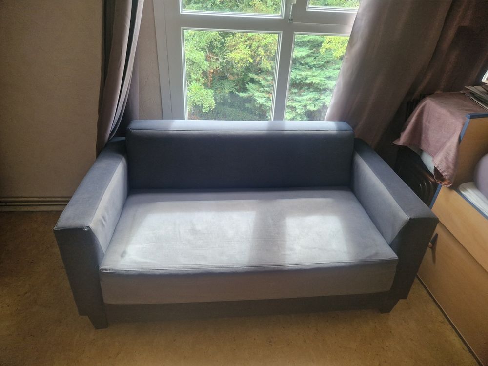 2 canap&eacute;s 2 places gris/noir ? 35 € l'unit&eacute; ? 70 € les deux Meubles