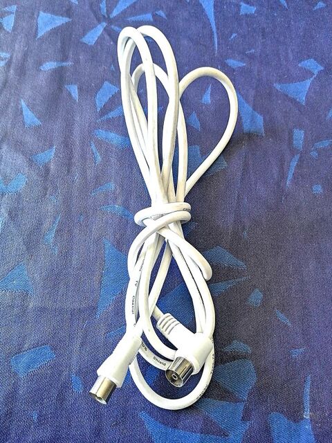 Câble coaxial pour connecter une antenne TV 5 Puteaux (92)