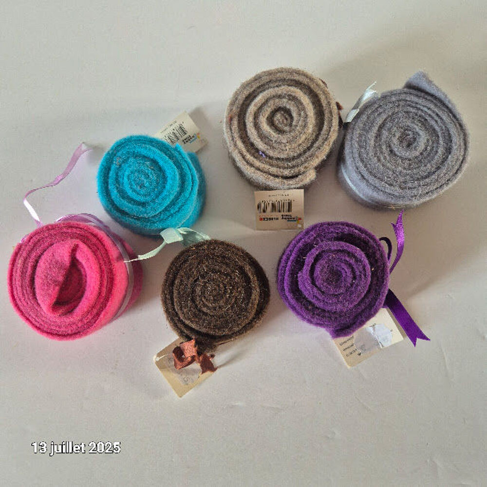 Ruban en laine feutr&eacute;e, 5 cm, 1.40 m de couleurs diff&eacute;rentes Jeux / jouets