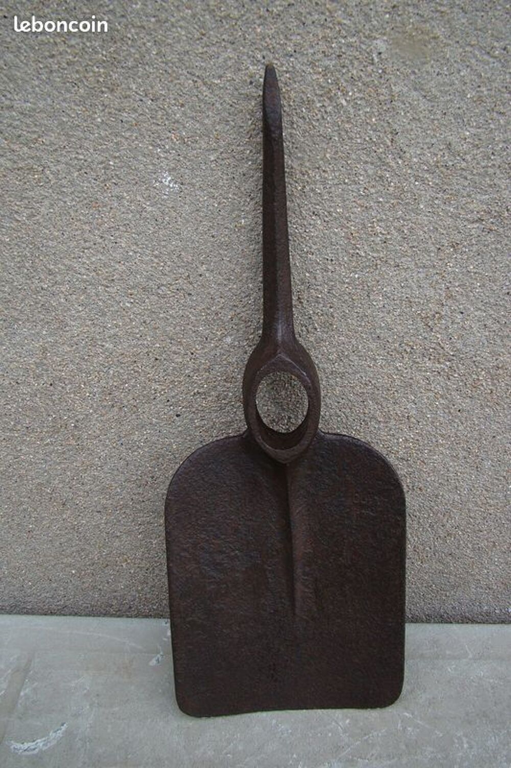 Ancienne pelle - pioche Gouvy ann&eacute;e 1940 