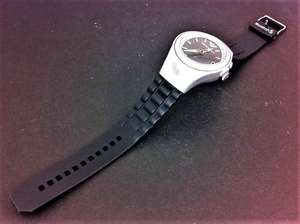 EMPORIO ARMANI AR1115 MONTRE DIV0226 Bijoux et montres