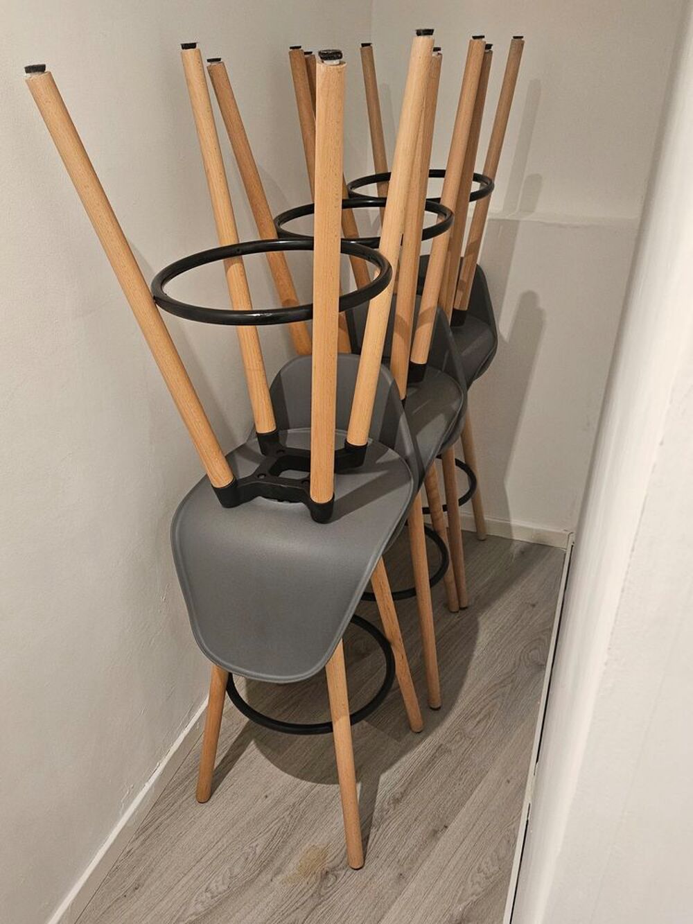 ce lot de 6 tabourets de bar BUT Meubles
