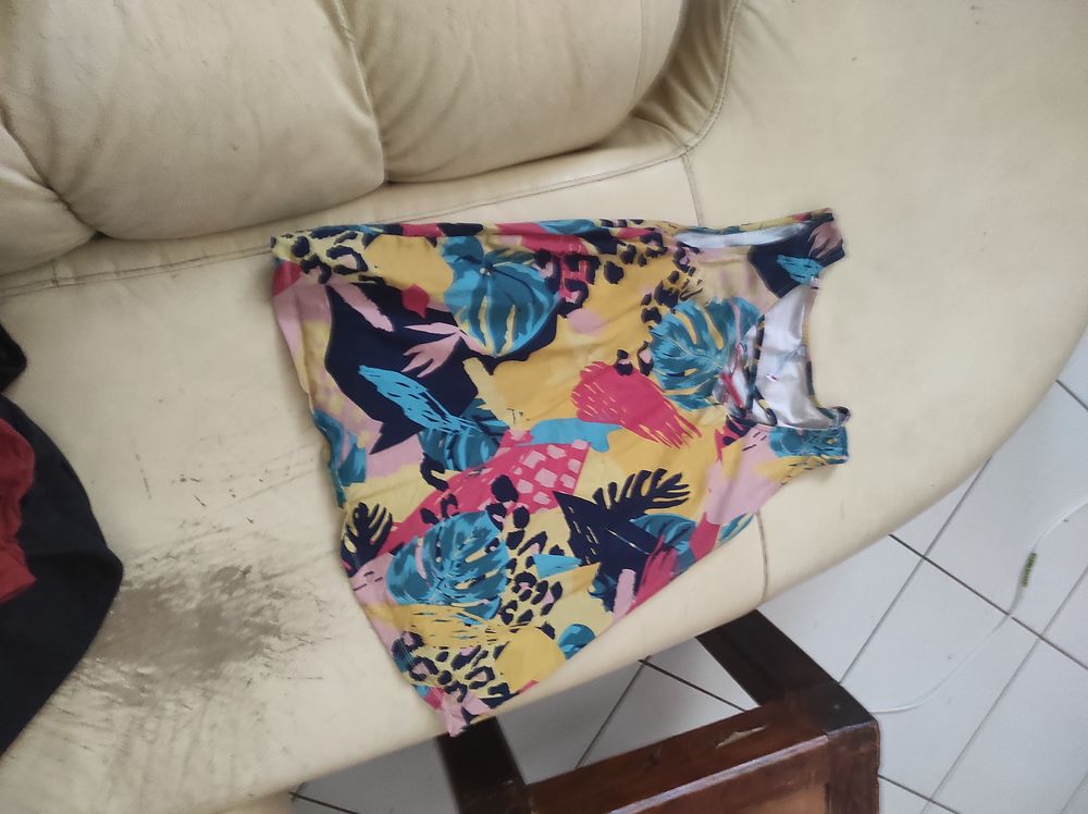 10€ haut taille 40/42 Vêtements