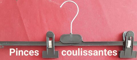 lot de 13 cintres en plastique rigide à pinces coulissantes 10 Pontoise (95)