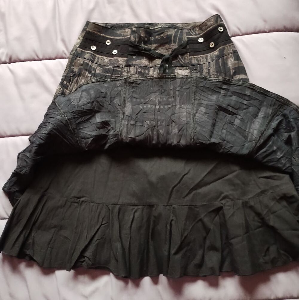 Jupe &eacute;l&eacute;gante avec motifs marron et noirs Vêtements