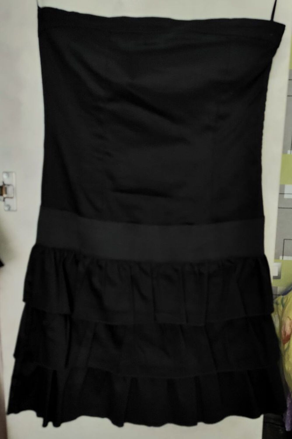 robe noire: au choix
autres mod&egrave;les dispo, demandez photos Vtements