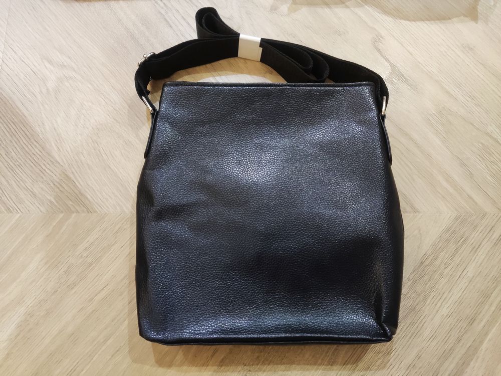 Sac bandouli&egrave;re Vtements