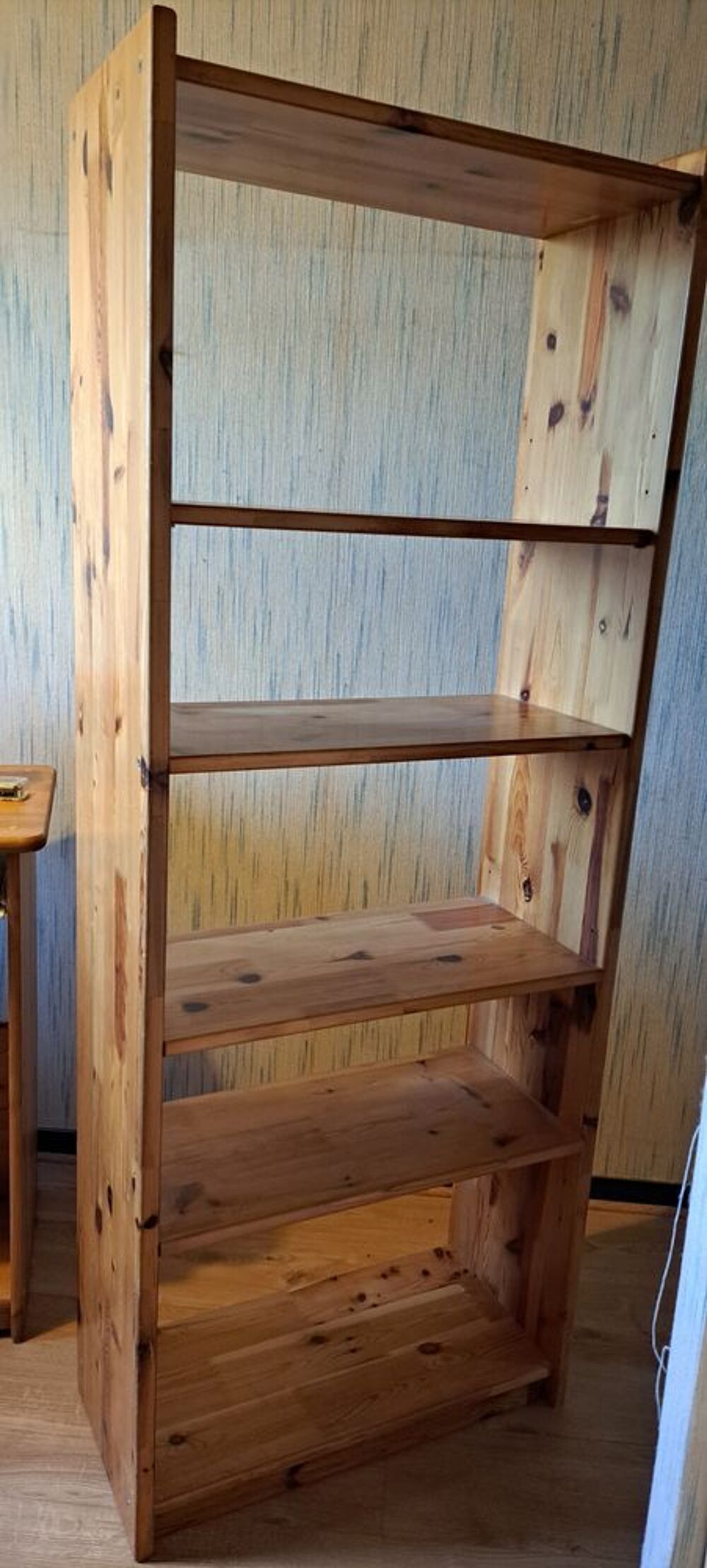ETAGERE PIN MASSIF
Meubles