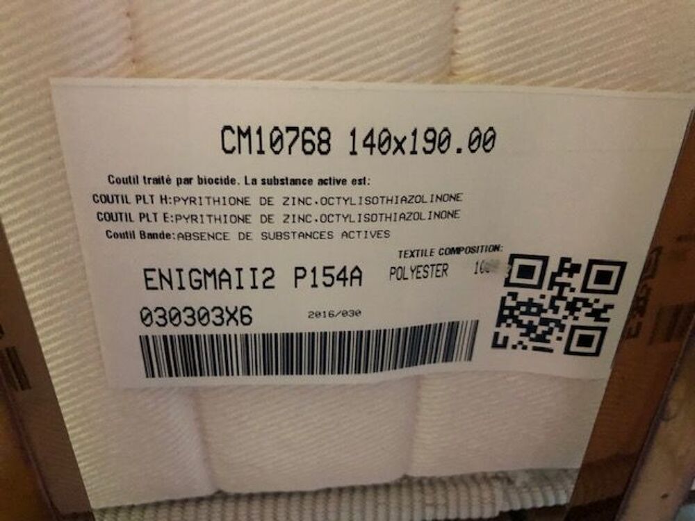 Lit metal laiton + matelas 140x190 Meubles