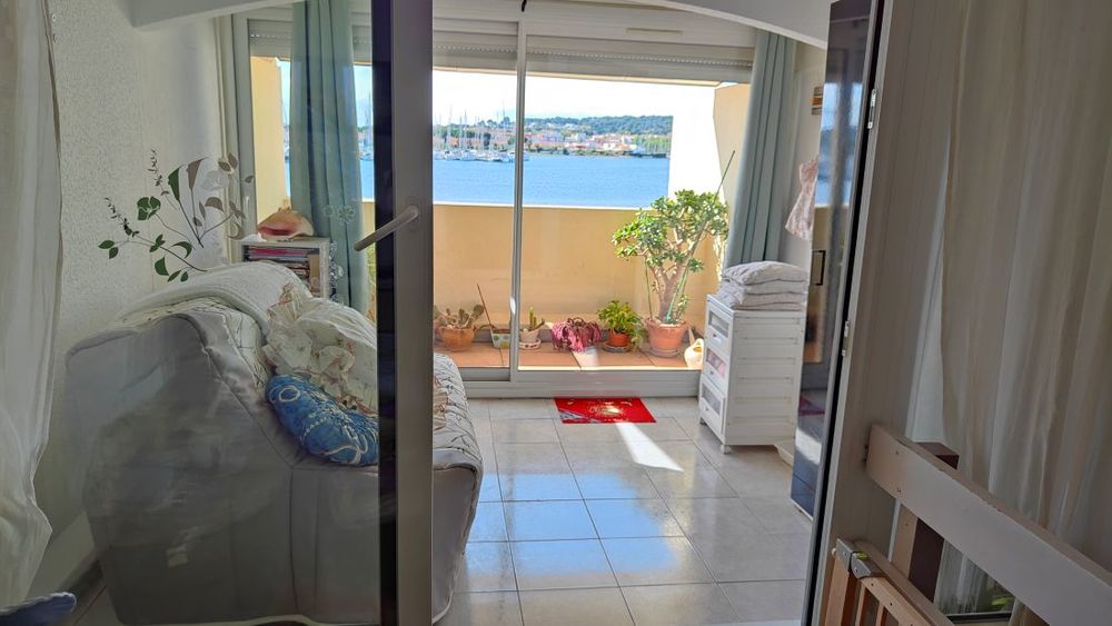 Vente Appartement LE CAP D'AGDE : ÎLE DES PÊCHEURS: Situé face au port, appartement DUPLEX donnant sur le quai, composé de deux niveaux. Le cap d agde
