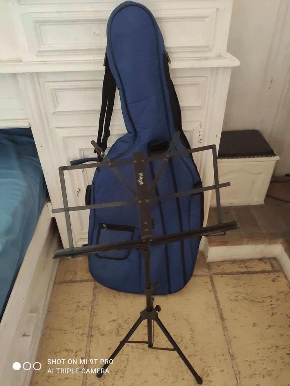 Violoncelle et violon. Instruments de musique