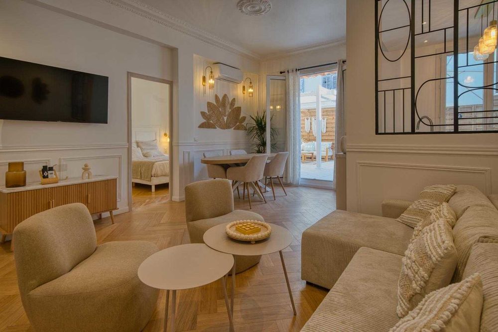 Vente Appartement T2 Libération rénové / terrasse XXL. Nice