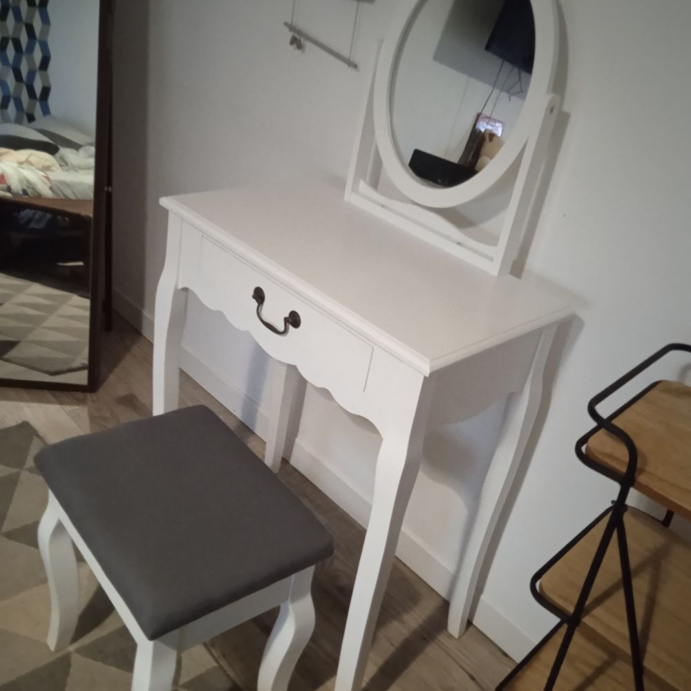Coiffeuse bois blanche 127 de haut-64de long-36 de profondeu Meubles