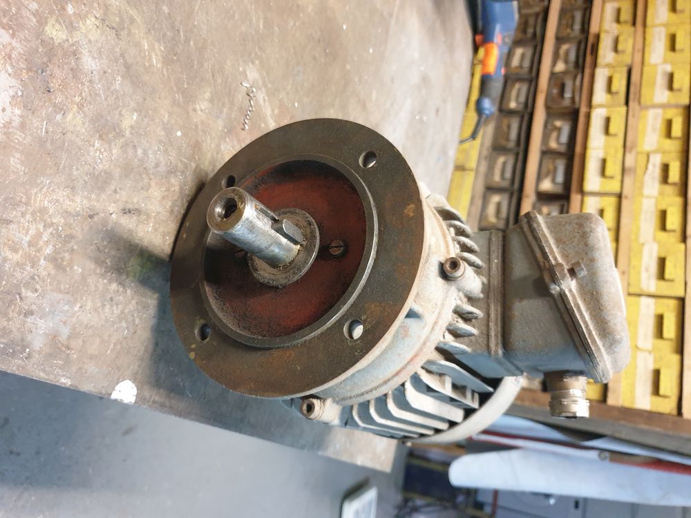 moteur electrique triphas&eacute; Bricolage