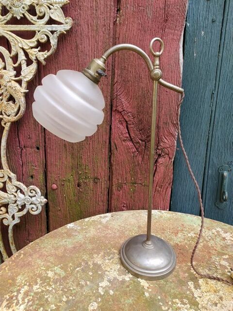 Ancienne Lampe de Bureau R�glable Globe Verre 
80 Loches (37)