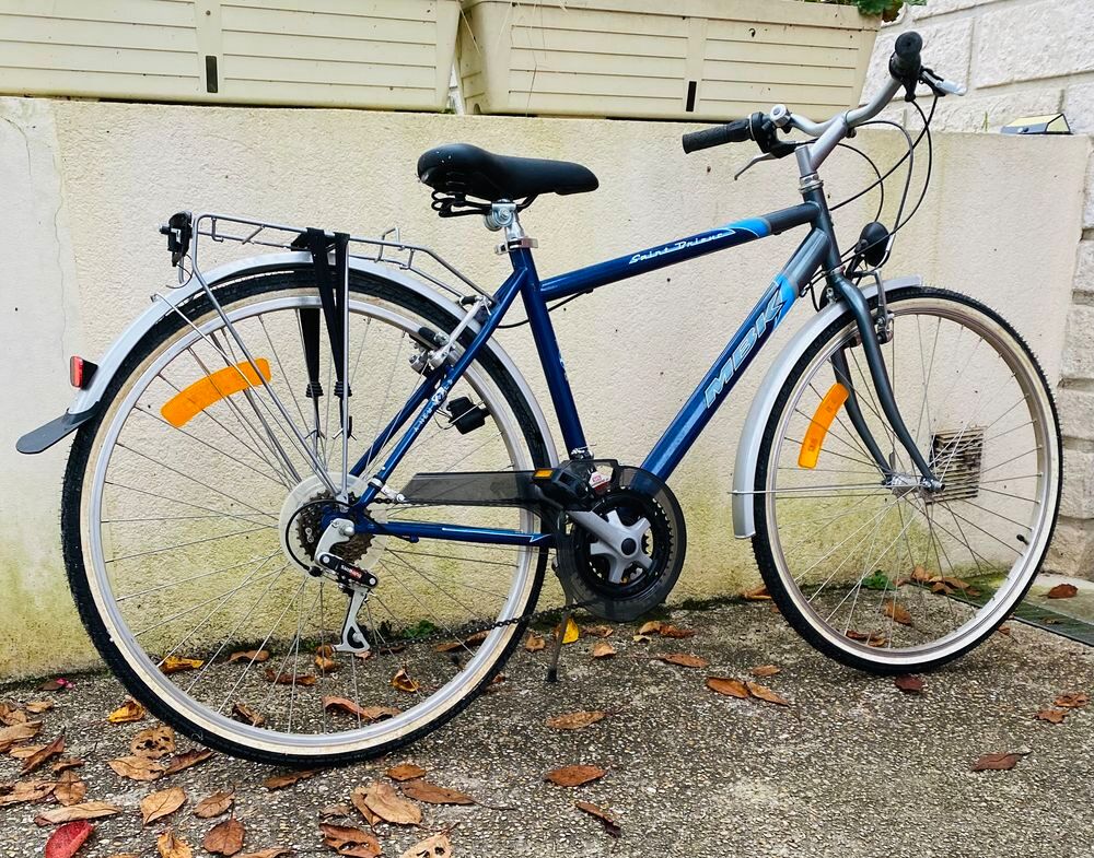 V&eacute;lo femme &eacute;ventuellement mixte bon &eacute;tat. Peu servi. Vélos