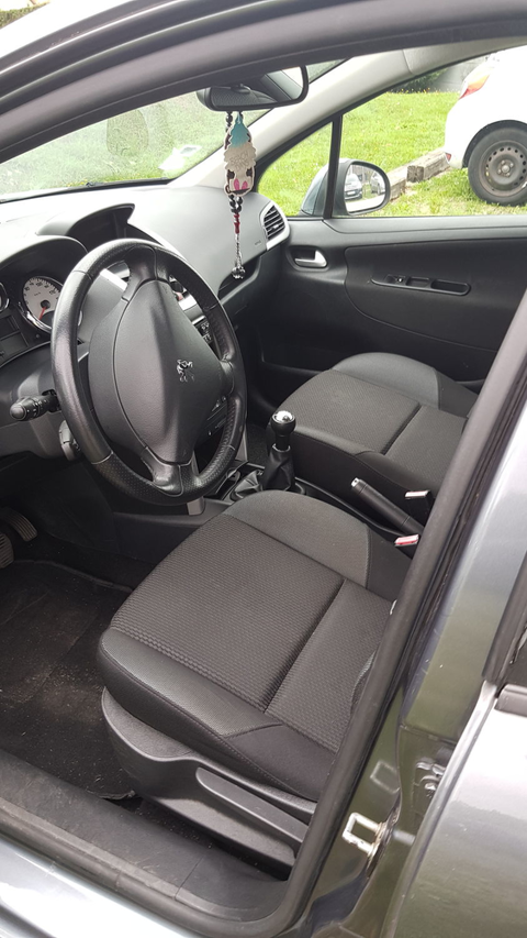 Peugeot 207 Urgent Pugeot  1.6 HDi 92ch FAP Business