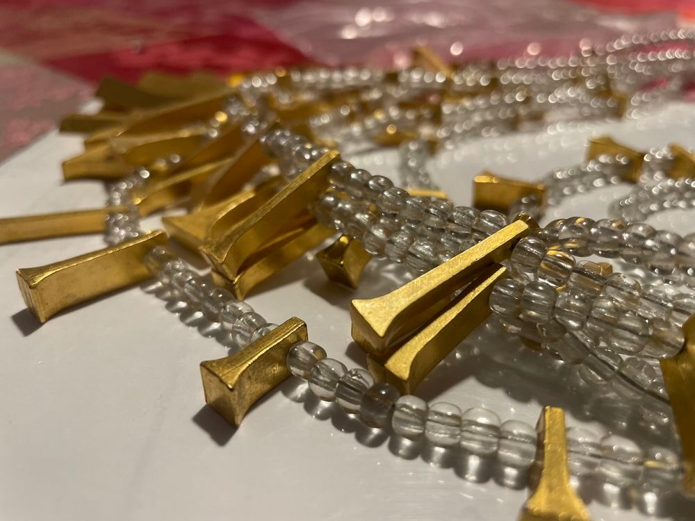 Collier d&eacute;fil&eacute; 8 rangs enfilage perles motifs dor&eacute;s ANTIGONA Bijoux et montres