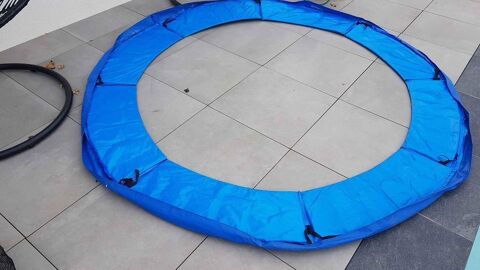 Lot de pi�ces d�tach�es pour trampoline 2.44 m de diam�tre 65 Herrlisheim (67)