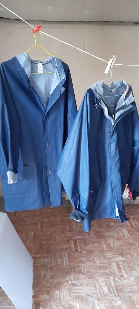TENUE DE PLUIE.PANTALON ET VESTE 15 Villev�que (49)