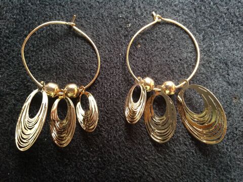 BOUCLES OREILLES DOR�E OVALE 3ta ANNEAU Envoi Possible
2 Tr�gunc (29)