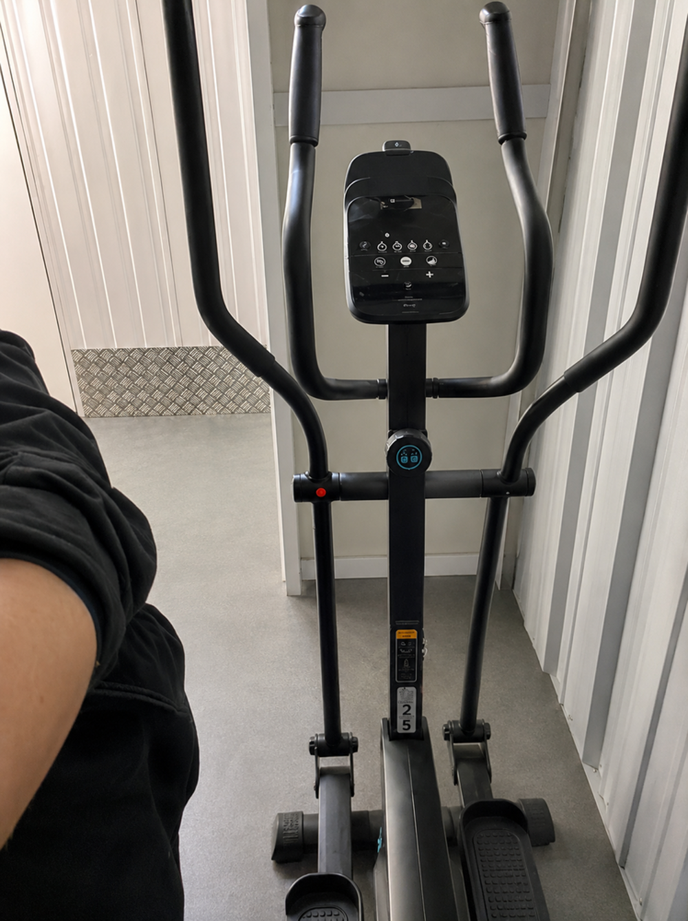 V&eacute;lo Elliptique DOMYOS+ console C30 
Sports