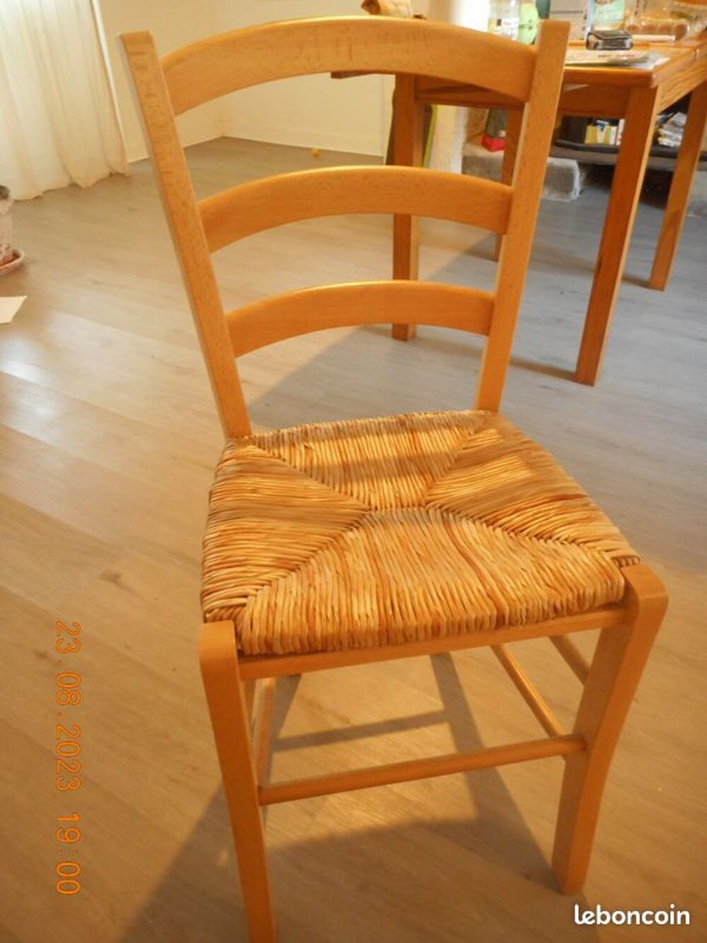 Chaises bois/paille. Meubles