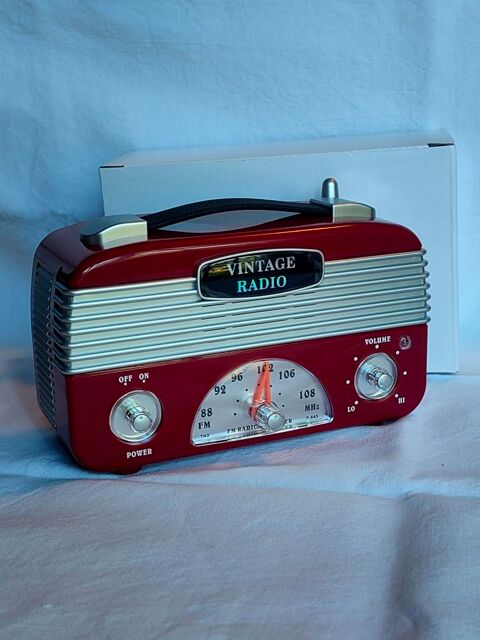 Radio vintage rouge neuve 8 Avermes (03)