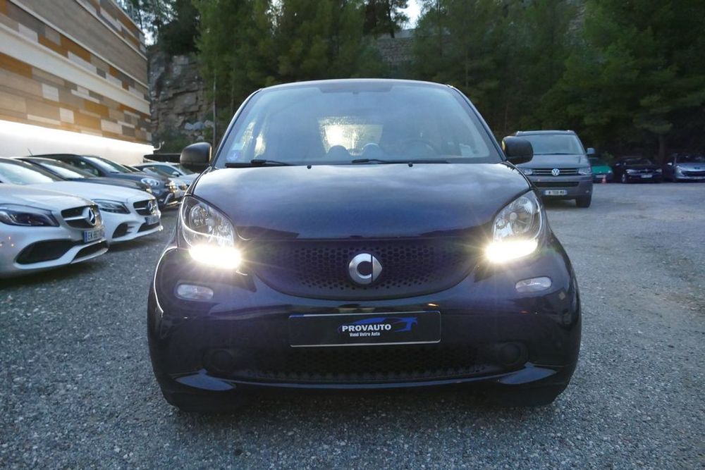 ForTwo Fortwo Coup&eacute; 1.0 61 ch Pure 2015 occasion 13600 La Ciotat