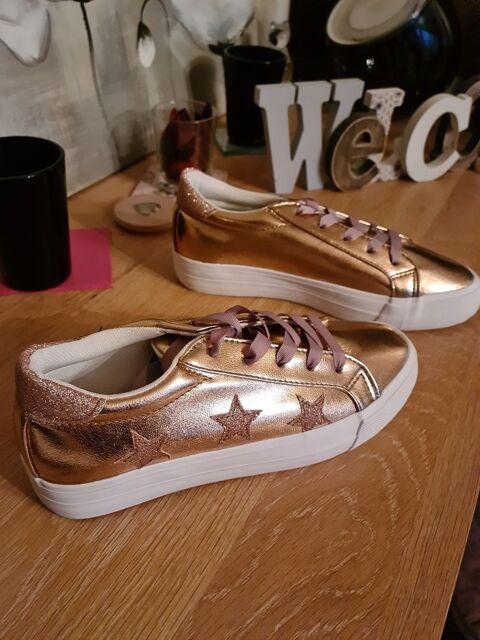 Tr�s belles baskets neuves ros� cuivr� P39. 15 Oullins (69)