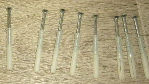 50 vis avec cheville � frapper neuves 8 Versailles (78)