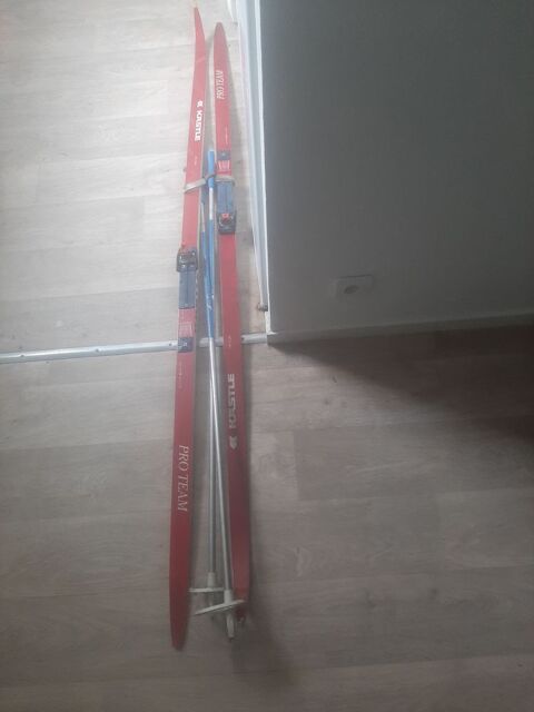Ventes de skis kastle proteam avec btons de skis. 60 Toulouse (31)
