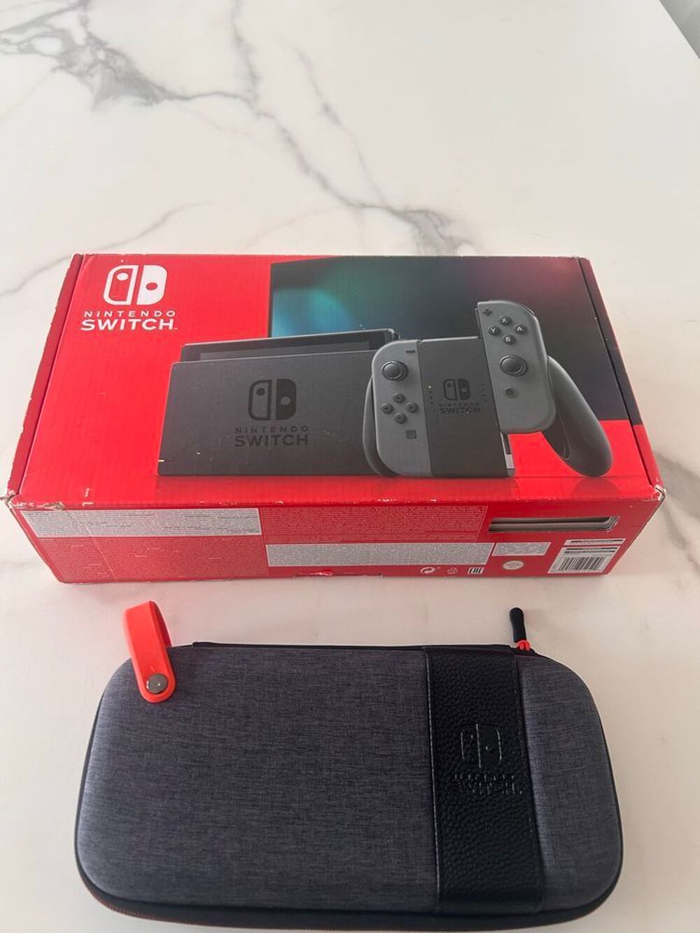 Nintendo Switch 1 " VERSION 2 " Consoles et jeux vidéos