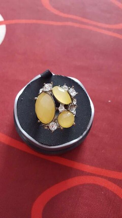 Bague vintage pierres jaunes stress blancs artisanale N� 130 10 Beaune (21)