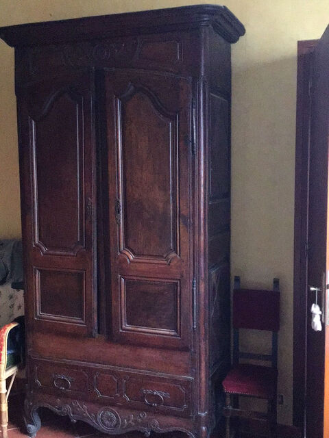 Armoire en ch�ne  Louis XV (1850-1880)
700 Tarbes (65)