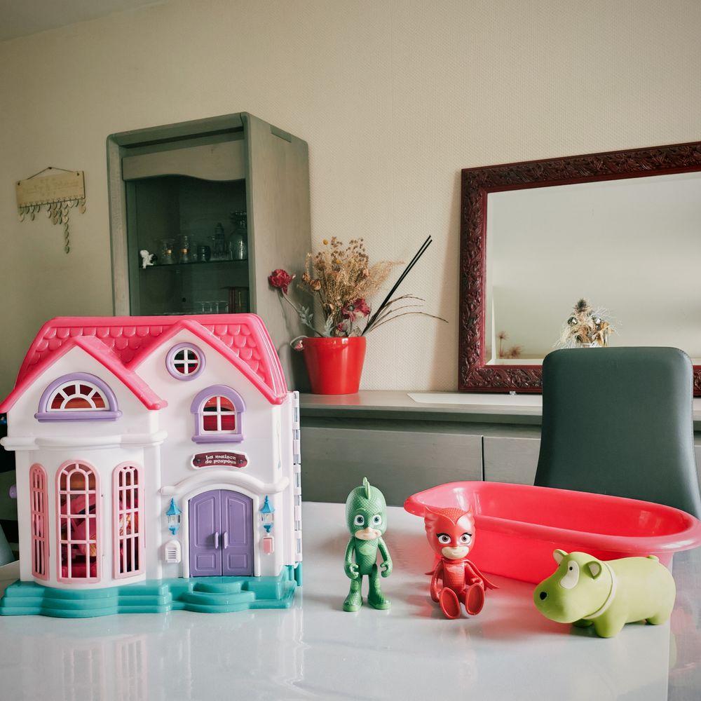 MAISON DE POUPEES et DIVERS Jeux / jouets