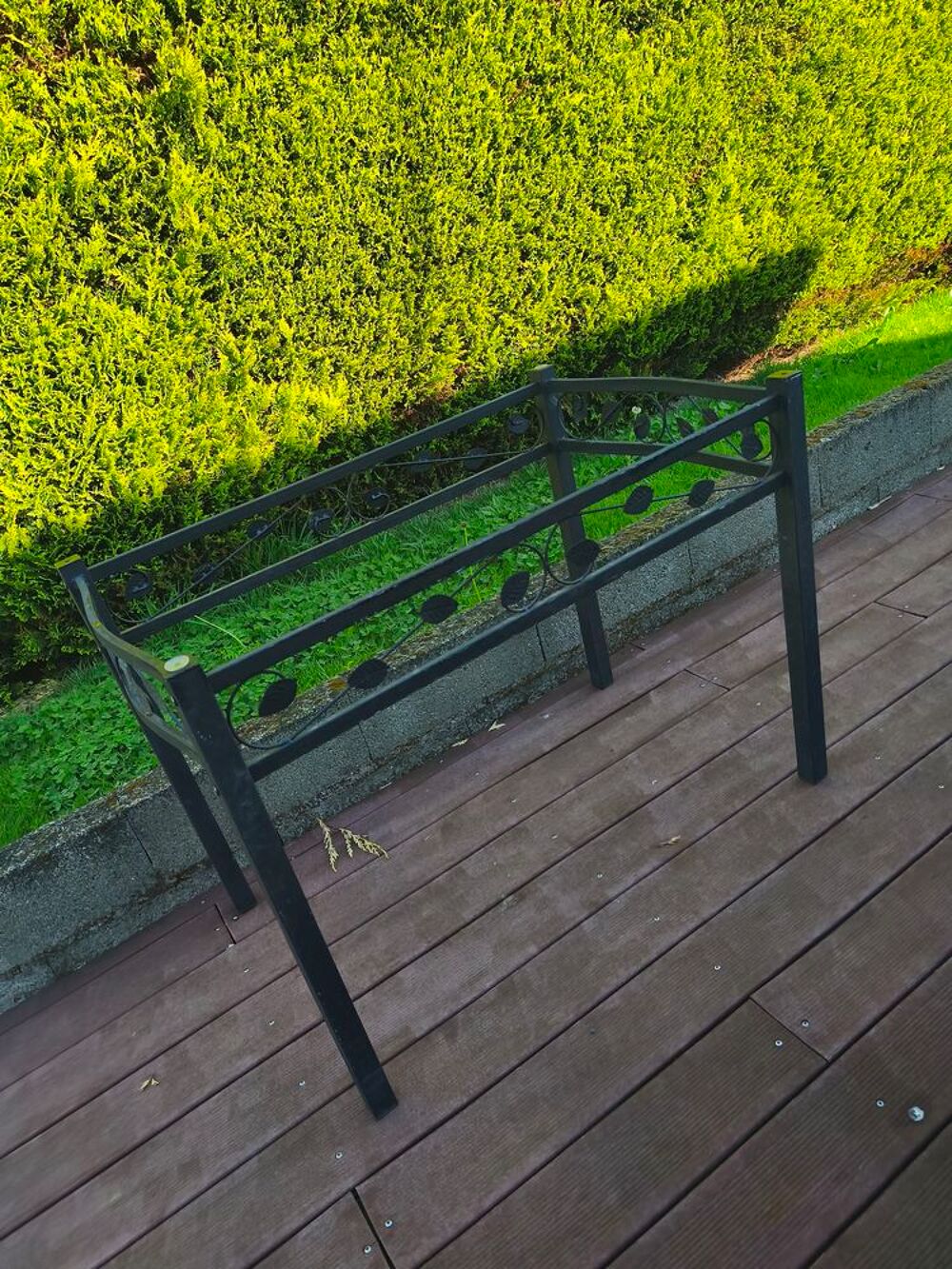 Table ou peu faire jardini&egrave;re bonjo
Table ou jardini&egrave;re Jardin