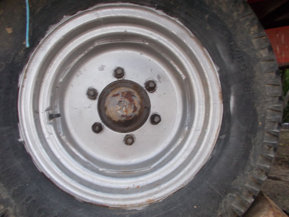 recherche une roue ou un pneu remorque 13 0 65 18 Bricolage
