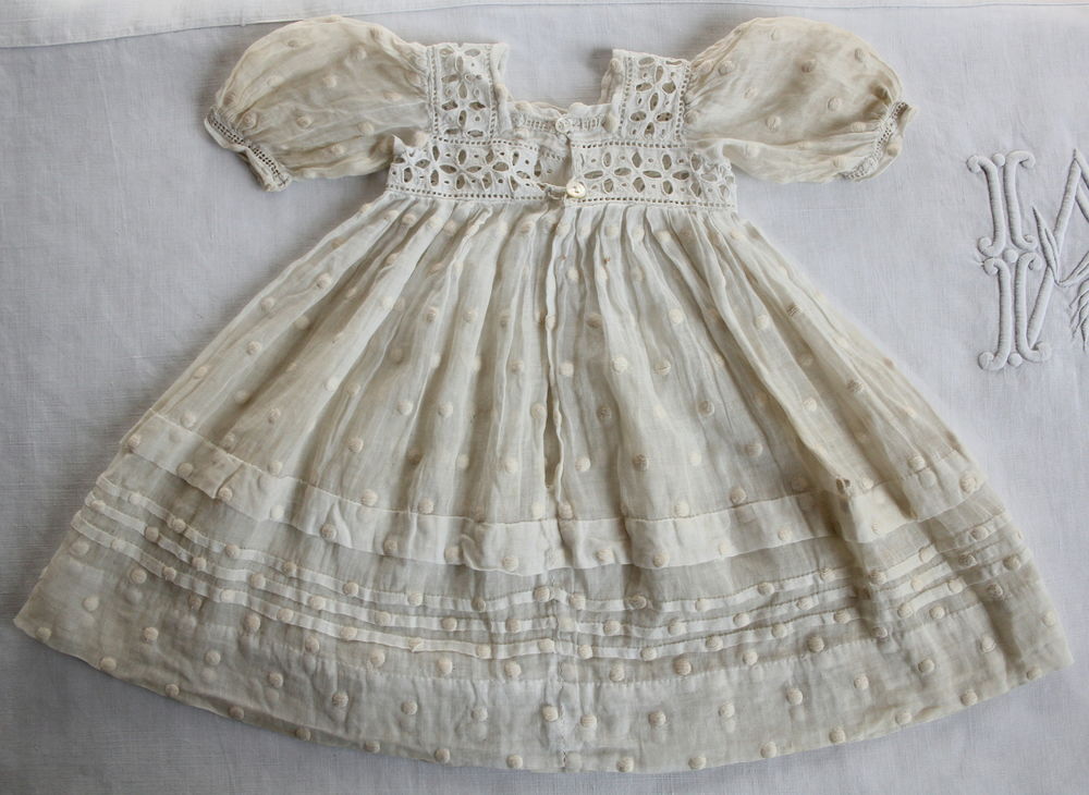 Robe de poup&eacute;e dentelle anglaise XIX -1900 